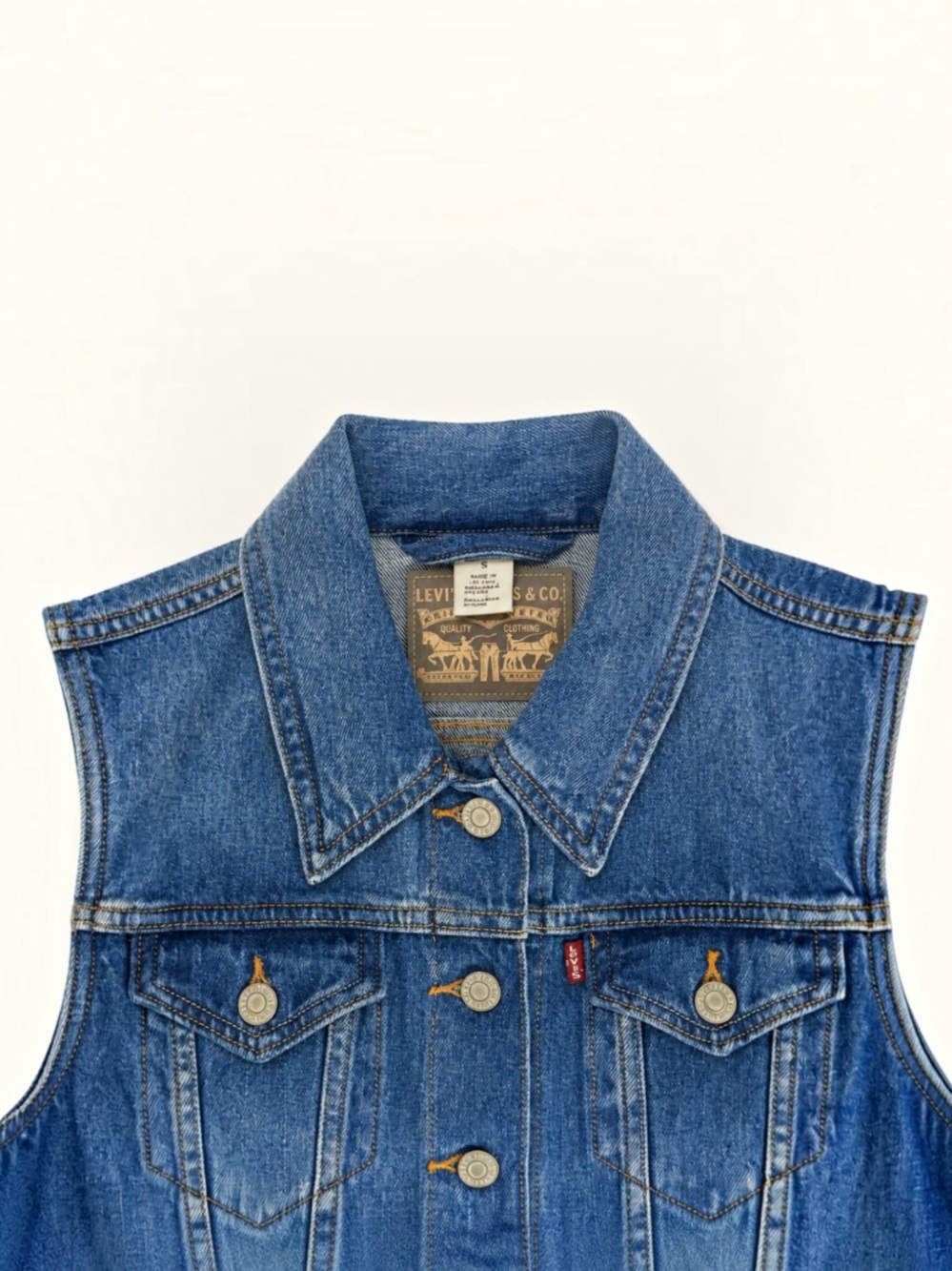 Levi’s Iconic Blue Denim Trucker Vest NWT Red Tab Classic Western Boho Chic Sz S - Picture 6 of 13